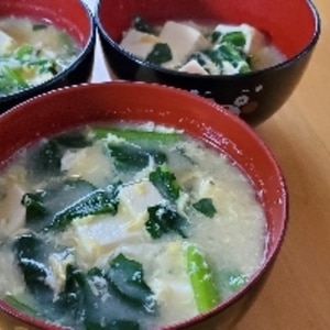 小松菜・豆腐・卵の味噌汁